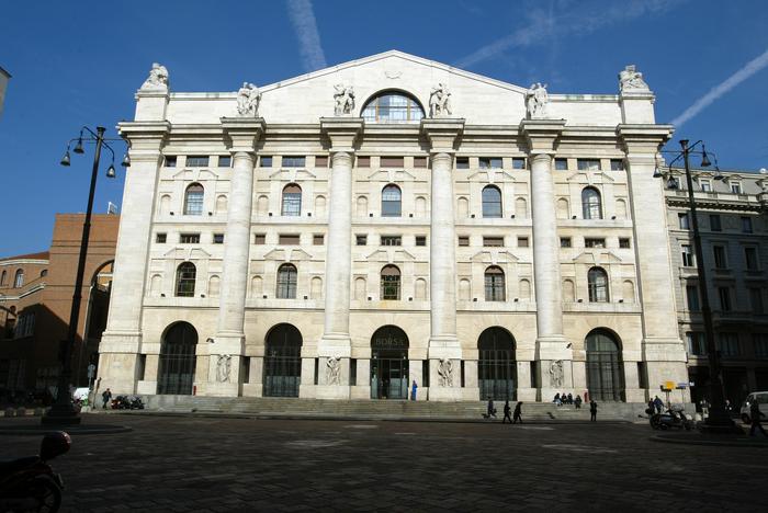 Borsa Milano scivola con Europa e banche