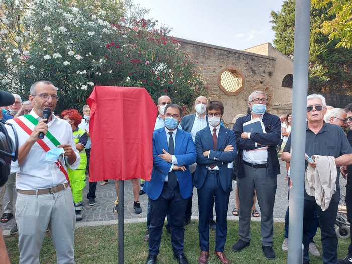 Craxi: contestazioni per dedica giardini a Pesaro