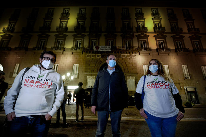 Whirlpool conferma chiusura Napoli, no dei sindacati