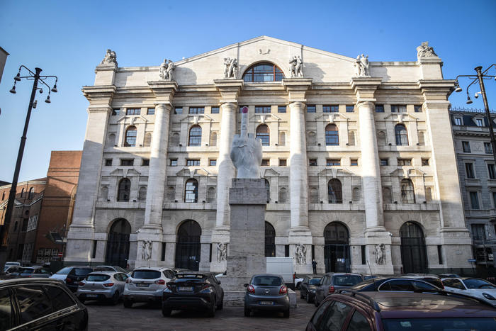 Borsa: Milano chiude in calo (-0,56%)