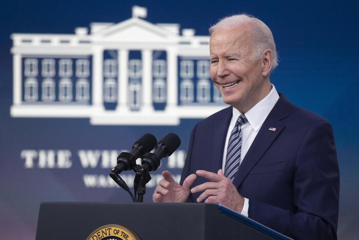 Biden sblocca le riserve petrolifere e attacca major Usa