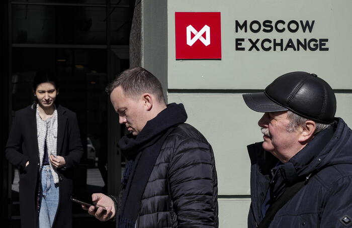 Russia: Pil in calo a maggio, scivola la Borsa di Mosca