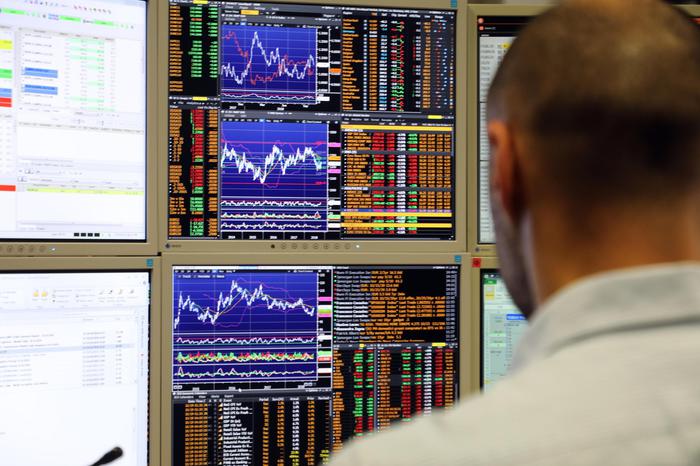 Spread Btp Bund chiude in calo sotto i 240 punti