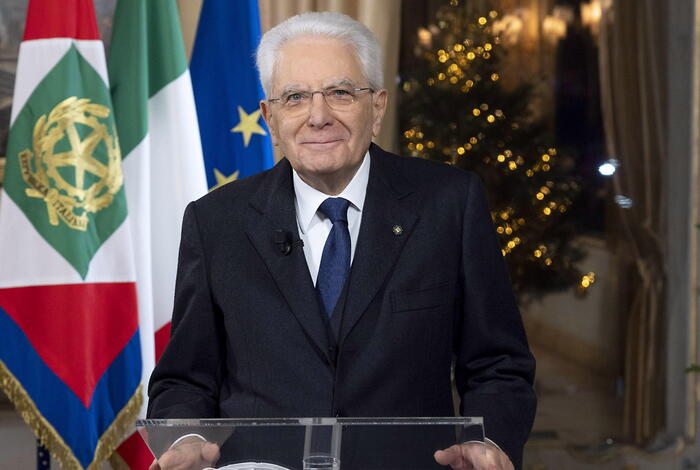 Il discorso di Mattarella: "La Repubblica è di chi paga le imposte"