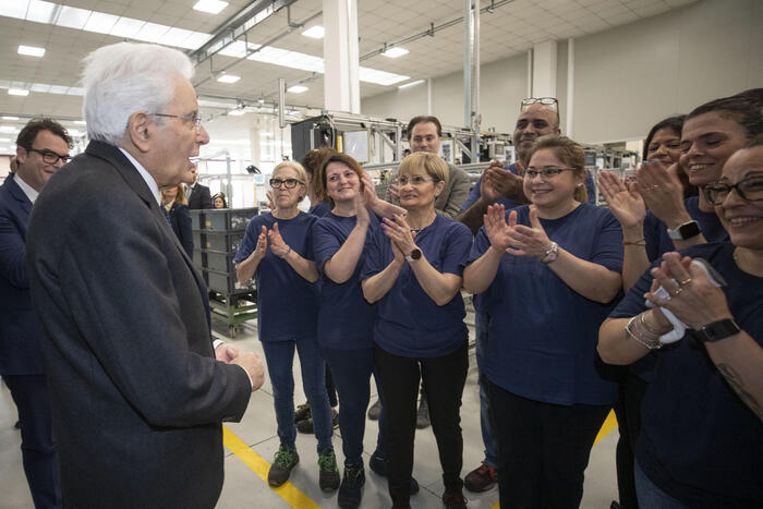 Mattarella, lavoro motore della coesione sociale italiana