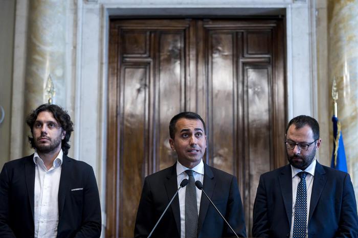 Governo: slitta alle 12 l