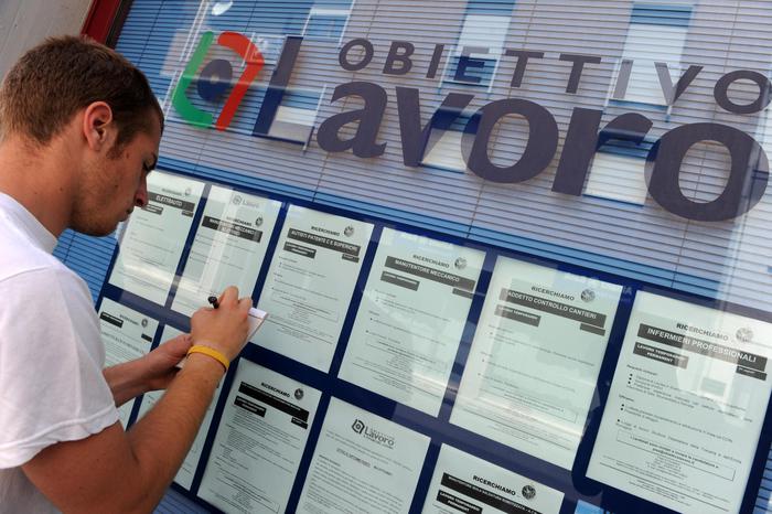 Lavoro: disoccupazione agosto al 9,5%, minimo da 2011. Bene i giovani